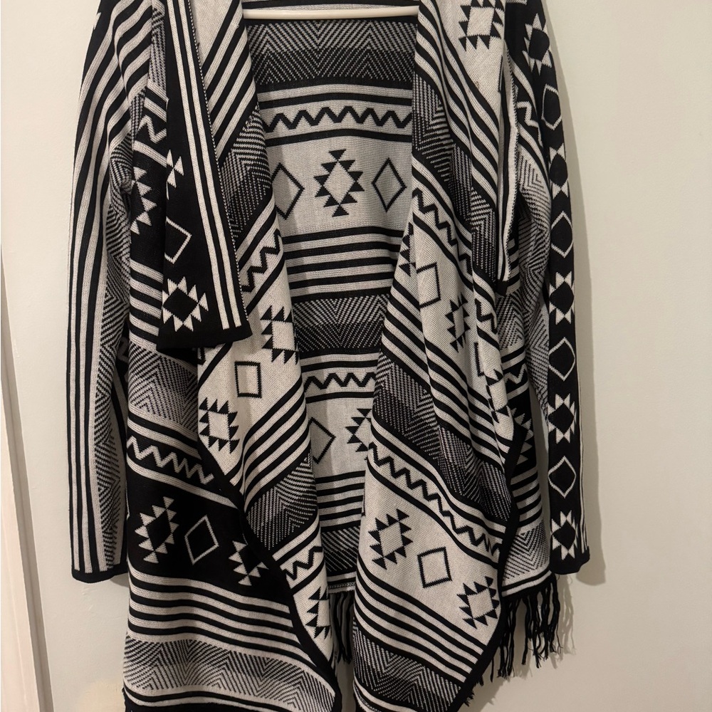 Hera Collection Black and White Geometric Cardigan